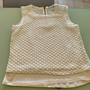 White Sleeveless Textured Top knit on top t-shirt inside cotton/polyester white